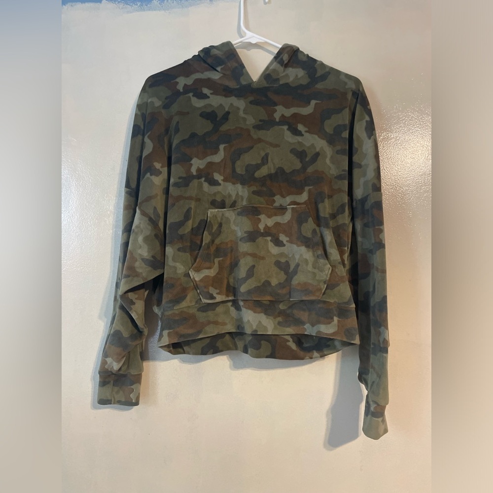 American eagle soft plush cropped hoodie sweater size S camo colored